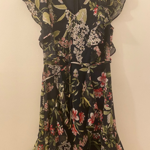 Tommy Hilfiger Dress Size 2 - Practically New Worn 2-3 Times - Picture 4 of 7